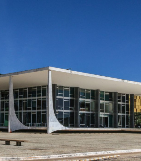 STF derruba lei que criou Programa Escola Sem Partido no Paraná