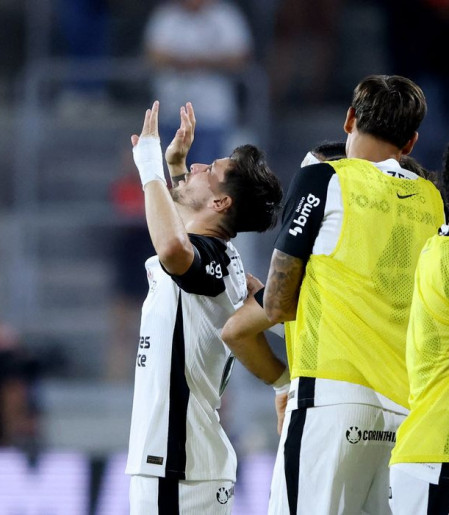 Corinthians é eficiente e derrota Athletico na Arena da Baixada