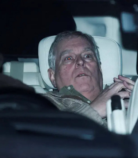 Polícia segue com buscas em mansão, após libertar ex-príncipe Andrew