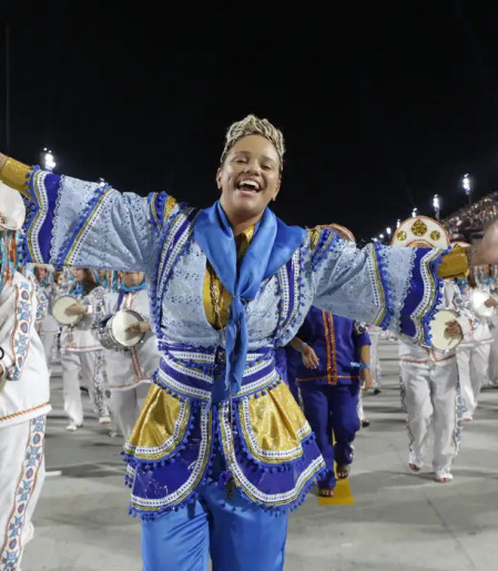  Laísa Lima é a primeira mulher mestra de bateria a passar na Sapucaí