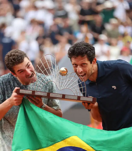 João Fonseca e Marcelo Melo garantem título de duplas do Rio Open