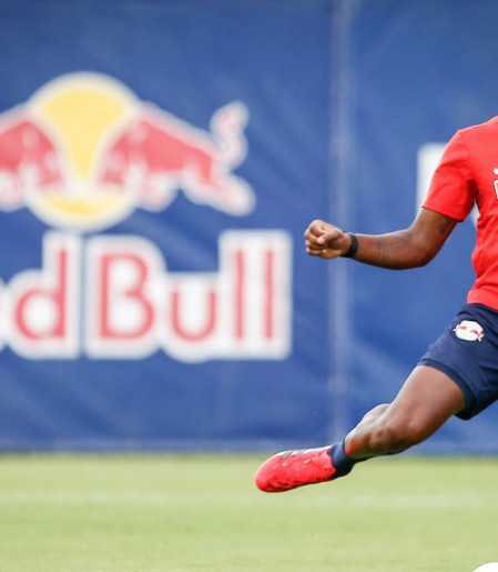 Bragantino multa zagueiro por fala machista contra árbitra