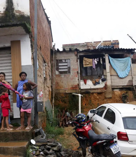 Moradores relatam desespero após mortes em Juiz de Fora