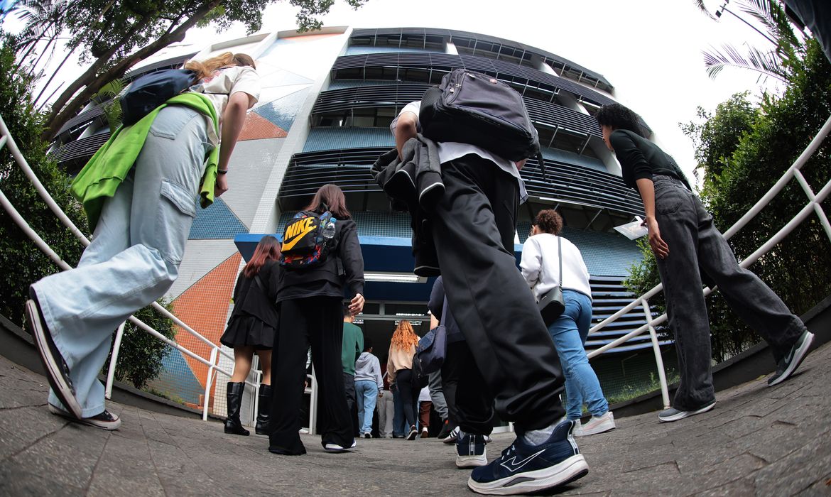 Pré-selecionados têm até fim da noite para completar cadastro no Fies