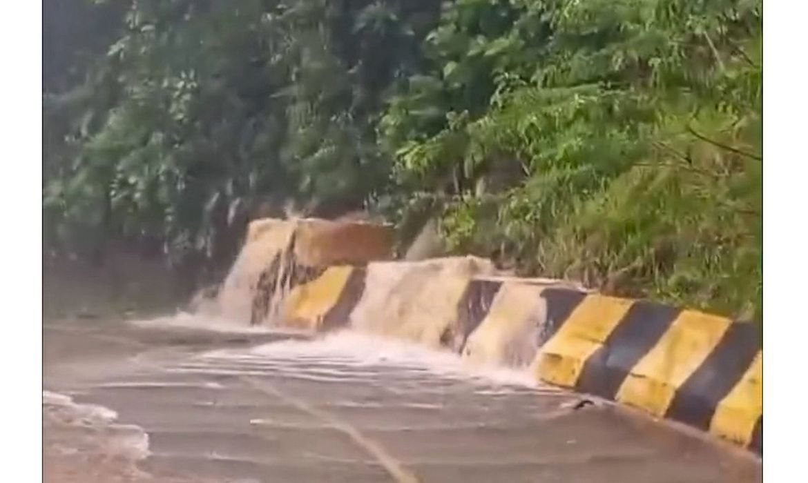 Chuvas deixam mais de 300 desabrigados em Peruíbe, no litoral paulista