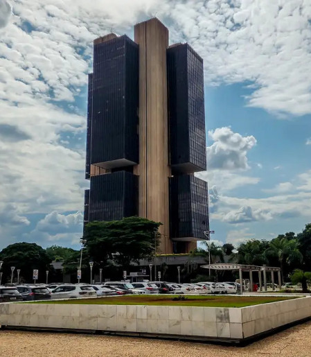 Juros subiram para famílias e empresas em janeiro, mostra BC