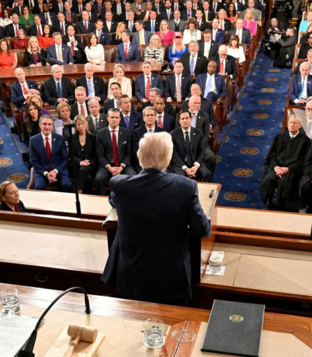 Trump proclama "era de ouro" em discurso sobre estado da União