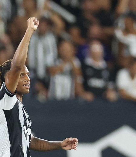 Botafogo supera Nacional e segue vivo na Pré-Libertadores