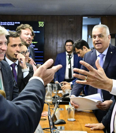 CPMI do INSS aprova quebra de sigilo de Lulinha e convoca André Moura 