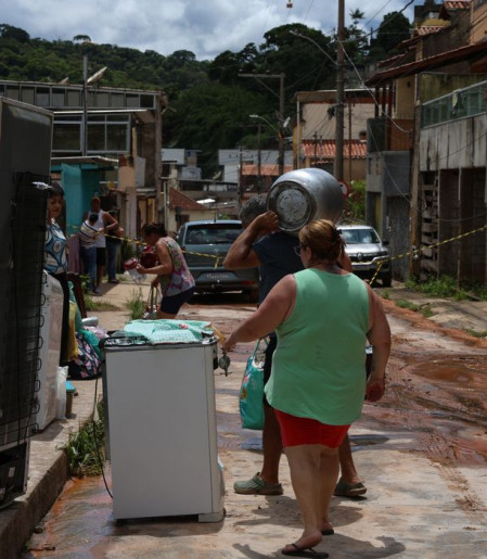 Sobe para 49 número de mortos em Juiz de Fora e Ubá