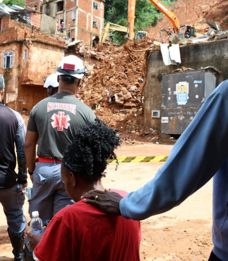 Voluntários cruzam estados para ajudar vítimas das chuvas em MG