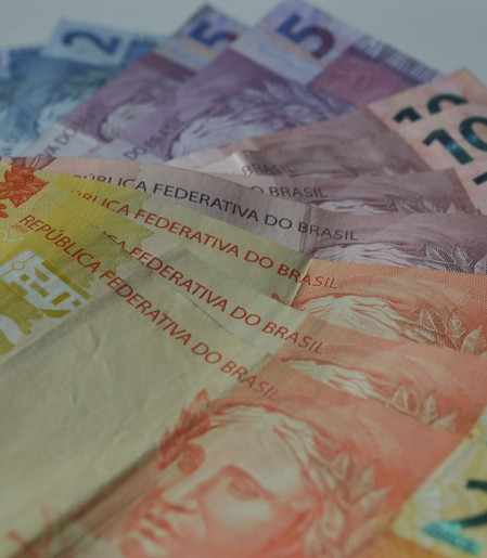 Renda domiciliar per capita chega a R$ 2.316 em 2025, diz IBGE