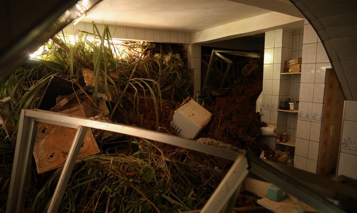 Chuvas fortes deixam 64 mortos em Juiz de Fora e Ubá