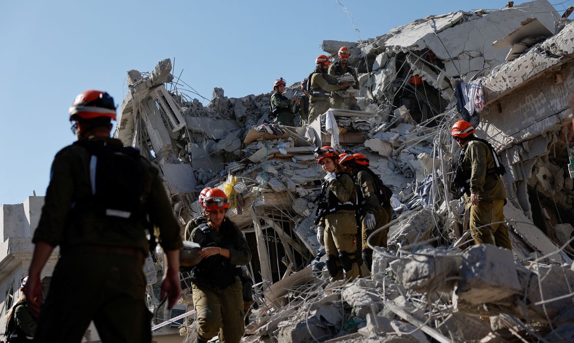 Bombardeios seguem neste domingo no Oriente Médio