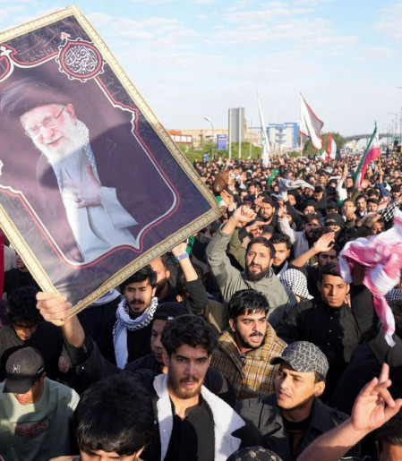 Com morte de Khamenei, Irã forma conselho de governo com aiatolá Arafi