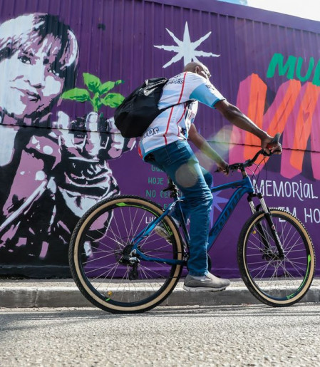 Ato contra feminicídio inaugura mural em homenagem a Tainara em SP