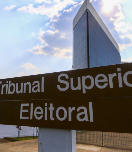 TSE aprova restrições para uso de IA nas eleições de outubro 
