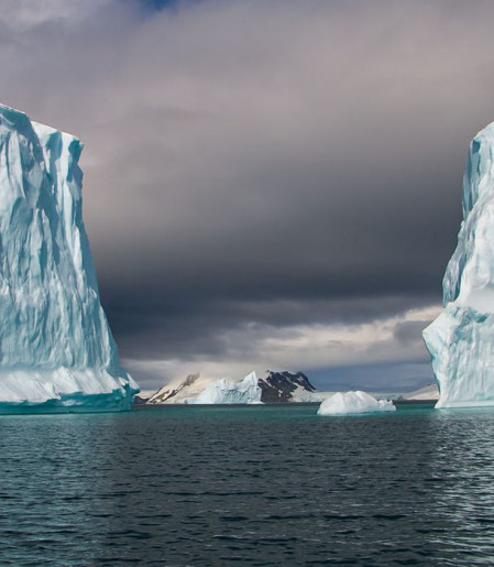 Estudo brasileiro alerta para degelo acelerado nas calotas polares