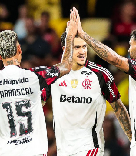 Flamengo atropela Madureira e disputa final do Carioca com Fluminense