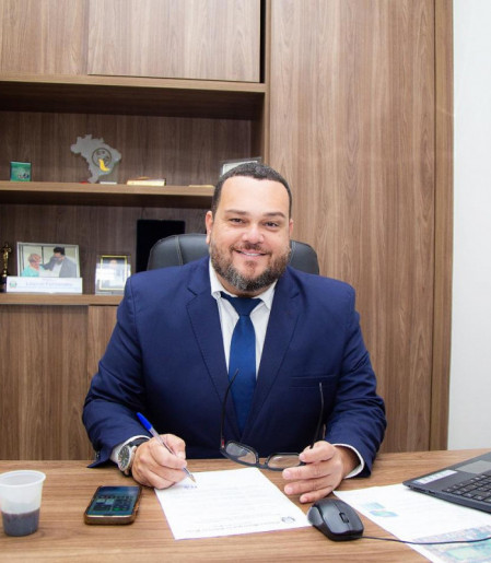 Lincoln Fernandes, vereador pelo PL, em seu gabinete