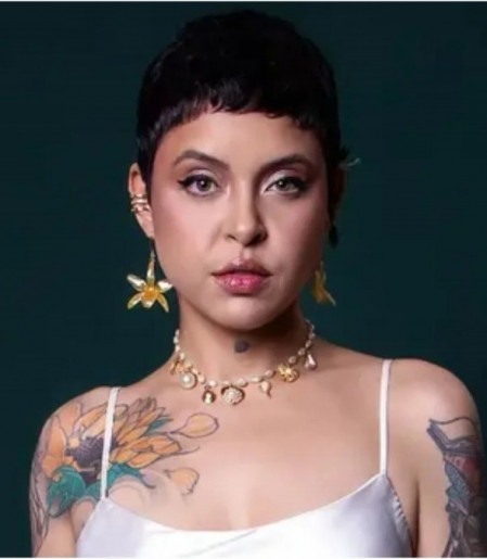 Kell Smith apresenta sucessos como Era Uma Vez e Girassol em show gratuito no Theatro Pedro II, em Ribeirão Preto