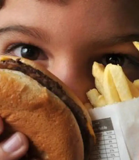 Uma em cada cinco crianças e adolescentes tem sobrepeso ou obesidade
