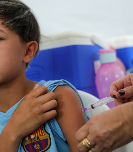 Vacinação de meninos contra o HPV chega a 74% no estado de São Paulo