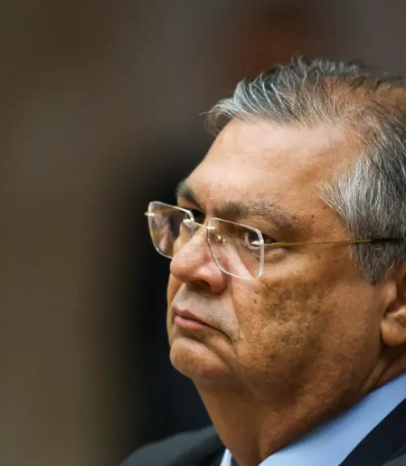 Dino suspende decisão da CPMI do INSS que quebrou sigilos de Lulinha