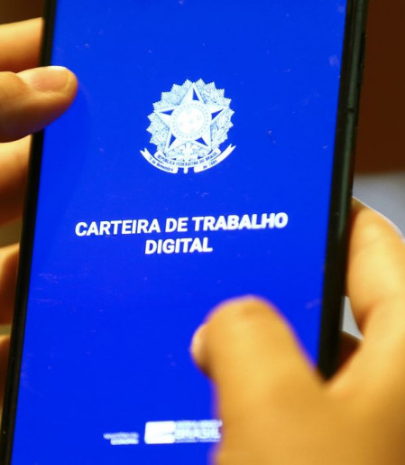  Desemprego fica em 5,4% no trimestre encerrado em janeiro de 2026