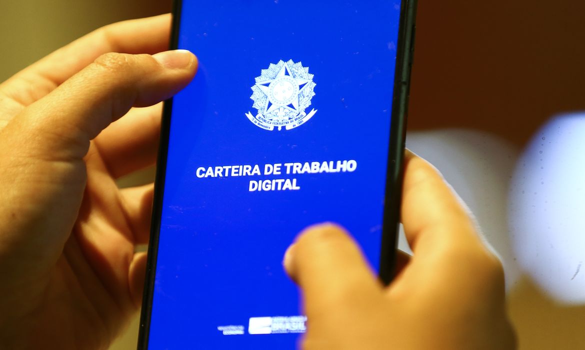  Desemprego fica em 5,4% no trimestre encerrado em janeiro de 2026