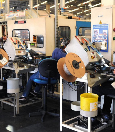 Alta da atividade industrial em janeiro não compensa perdas acumuladas