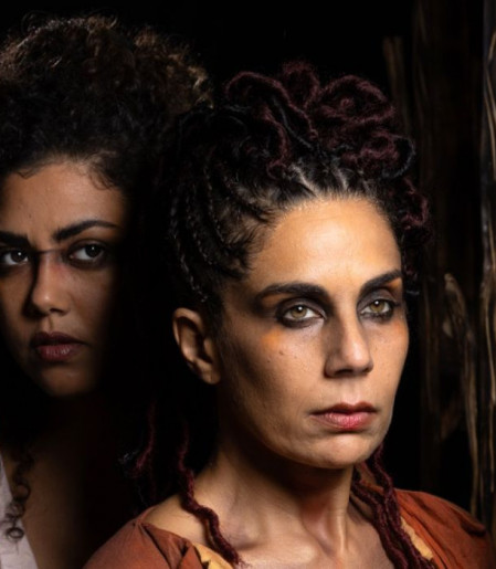 Peça de clássico grego discute violência de gênero e maternidade