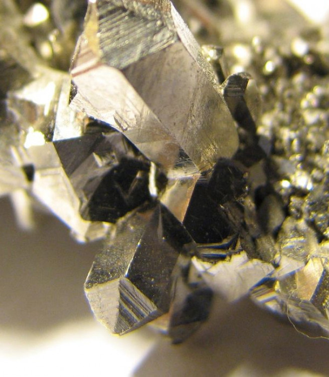 Brasil busca parceria com Europa para exploração de minerais críticos