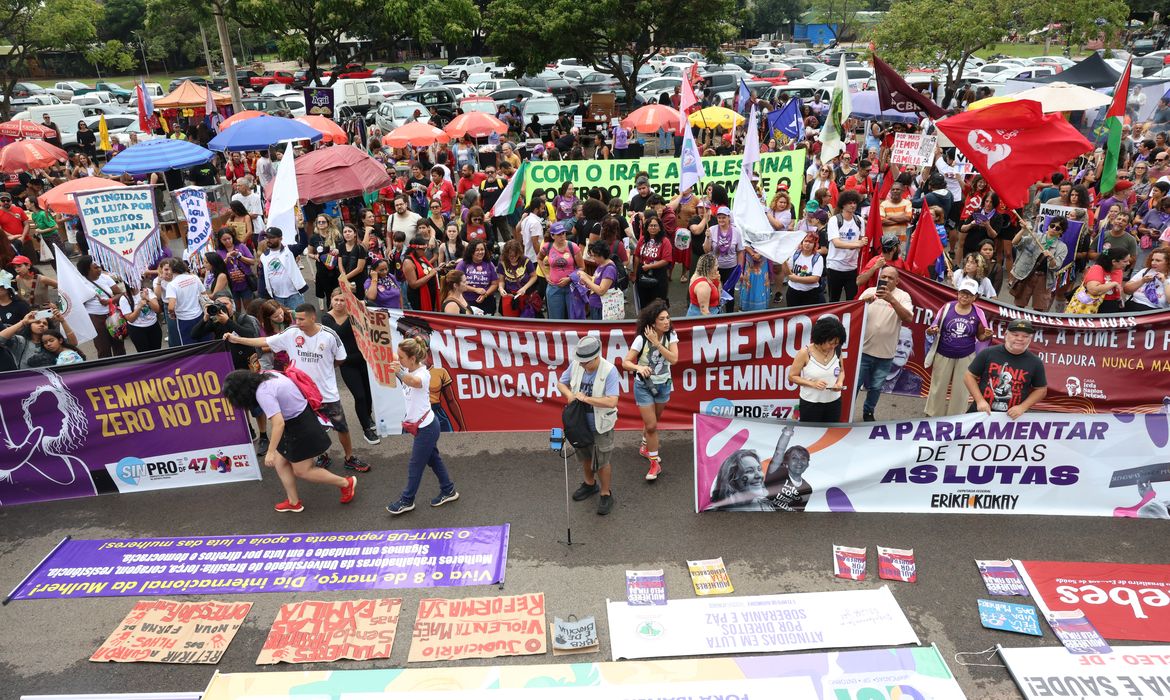 Parem de nos matar: exigem mulheres no 8 de março em Brasília
