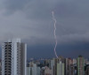 Chuva em SP provoca alagamentos e deixa zona leste em estado de alerta