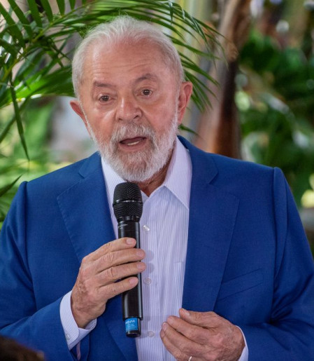 Não podemos nos conformar com homens matando mulheres, diz Lula