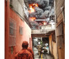 Incêndio de grandes proporções atinge galpão no Rio