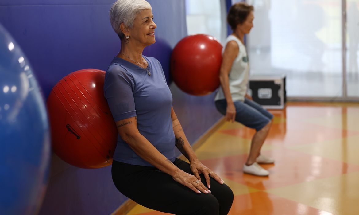 Execícios físicos contribuem para envelhecimento saudável 