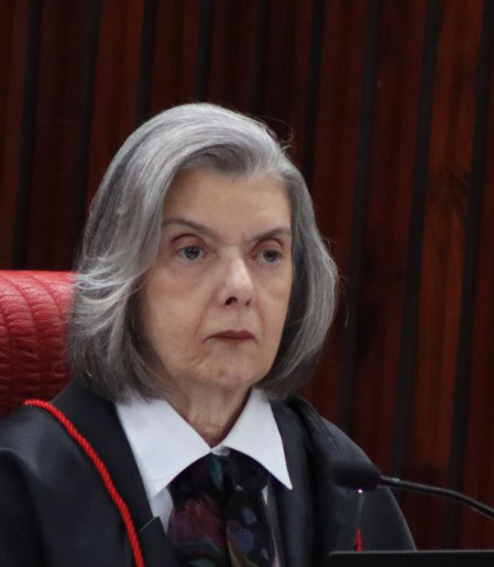 Cármen Lúcia critica falta de espaços de poder para mulheres 