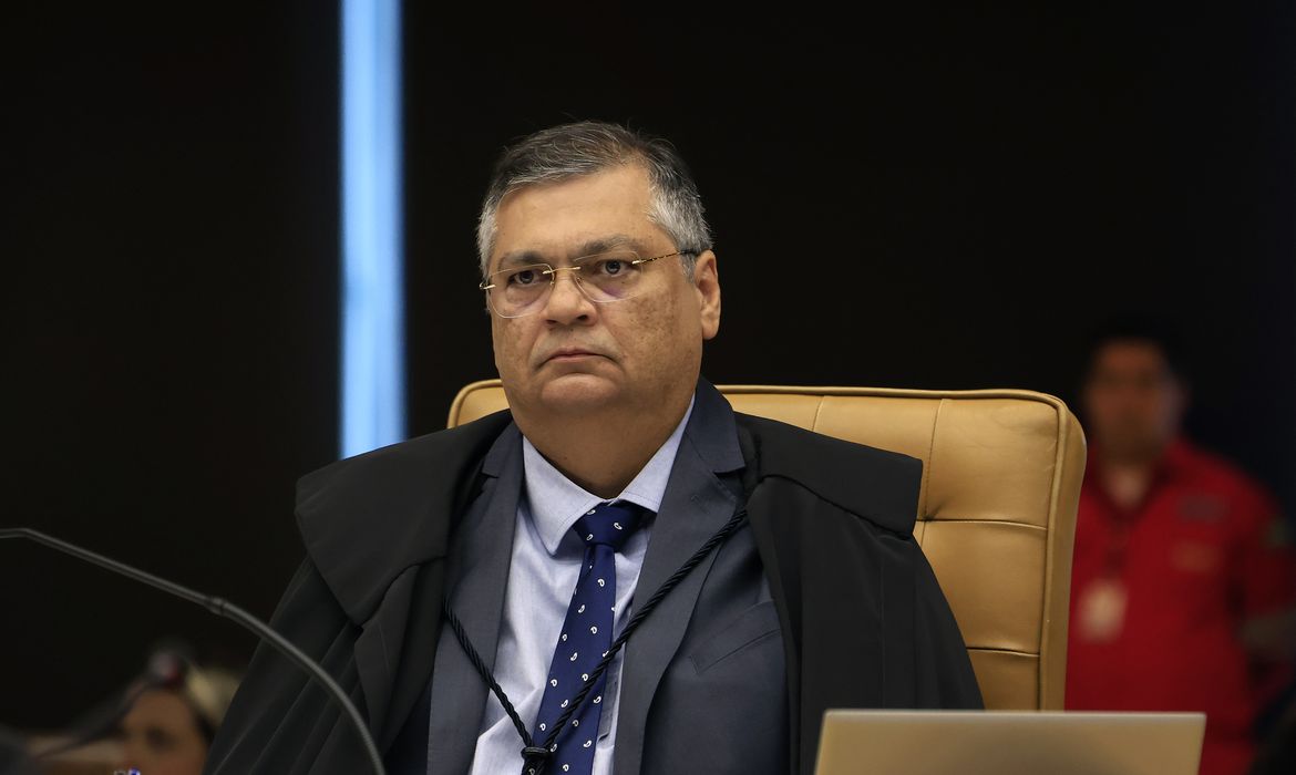 Dino defende STF e diz que Corte "acerta mais do que erra"