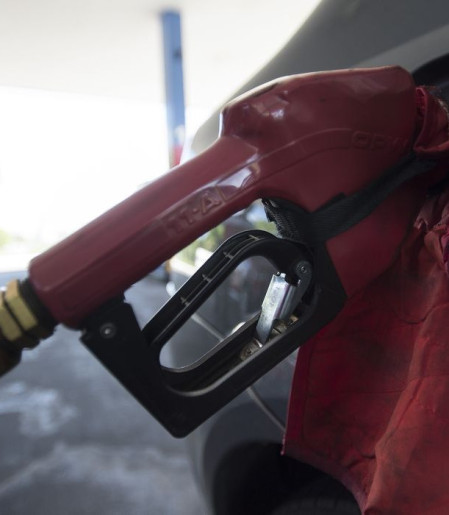 Lula zera imposto e subsidia diesel para conter alta do petróleo