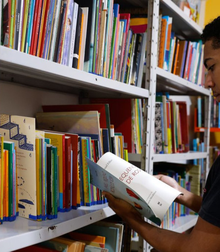 Alerj aprova formação de jovens para promover leitura e escrita no RJ