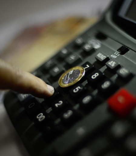 Inflação oficial recua para 3,81%, com variação de 0,7% em fevereiro