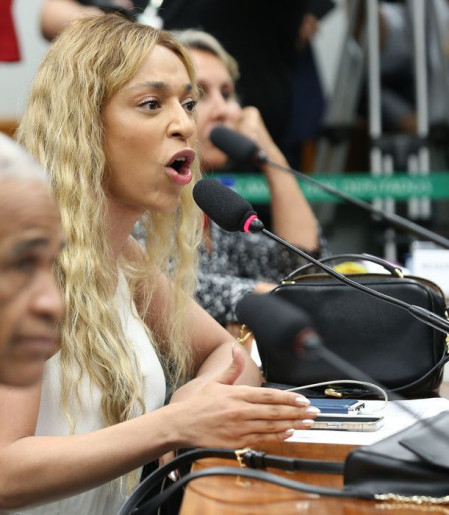 MPF pede condenação de Ratinho e SBT por falas contra Erika Hilton 