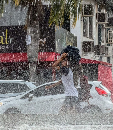 DF e 10 estados têm alerta laranja de chuva neste sábado