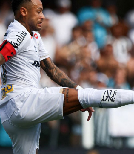 Neymar passa em branco na véspera de última convocação antes da Copa