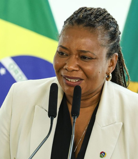 Ministra da Cultura defende investimento em arte e educação