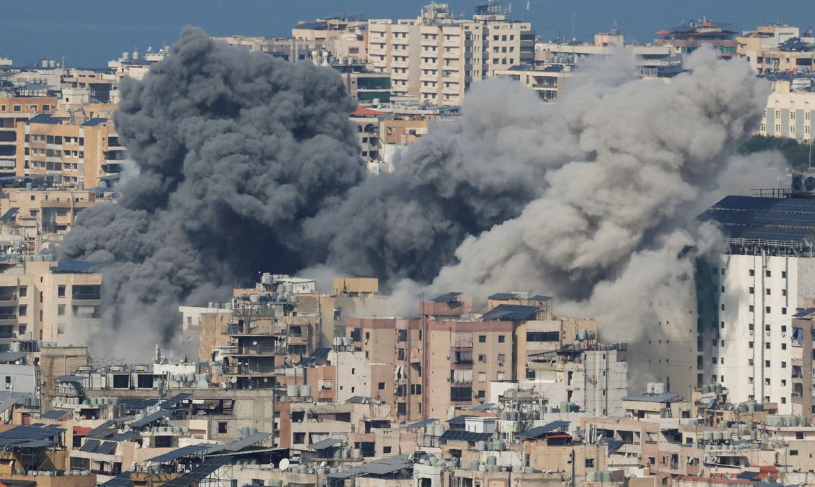 Israel ataca centro de Beirute em uma expansão da guerra