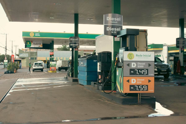 Preço do óleo Diesel subiu praticamente R$ 1 nos postos da região: entidade não descarta falta do produto