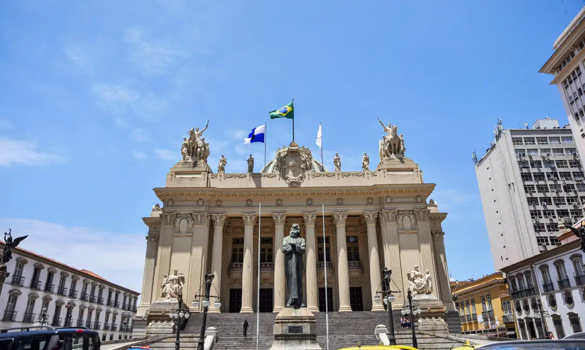 Ferros-velhos poderão ser fechados se venderem fios de cobre roubados 